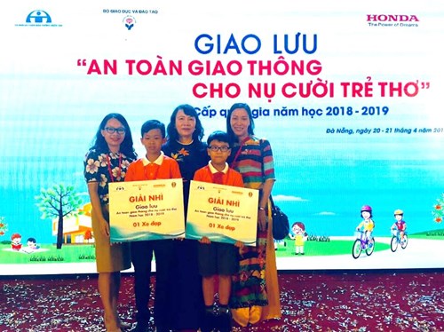 Học sinh trường Tiểu học Đô Thị Việt Hưng với Cuộc Thi “An Toàn Giao Thông Cho Nụ Cười Trẻ Thơ” năm học 2018 - 2019

